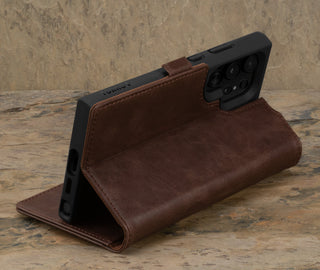 Standfunktion der dunkelbraunen Leder-Brieftaschenhülle für das Samsung Galaxy S24 Ultra
