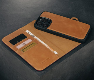 Card slots and detachable cover of the Maroon Nubuck Leather Case (with detachable cover) for iPhone 15 Pro