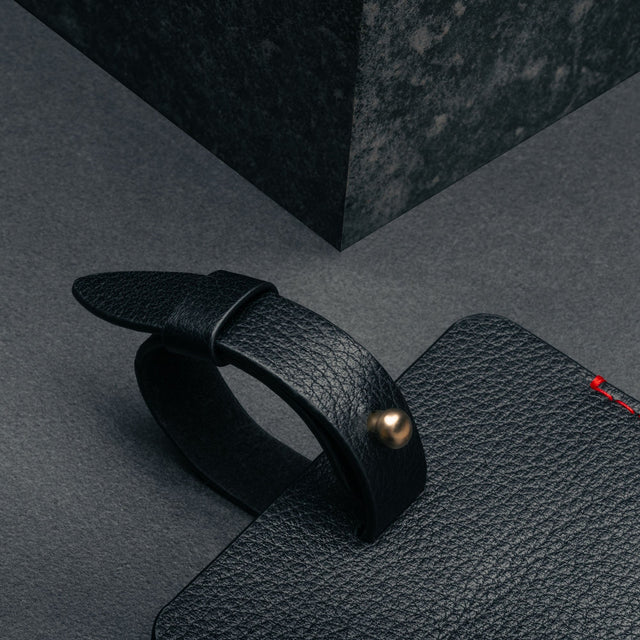 Adjustable strap on the Black with Red Stitching Leather Luggage Tag